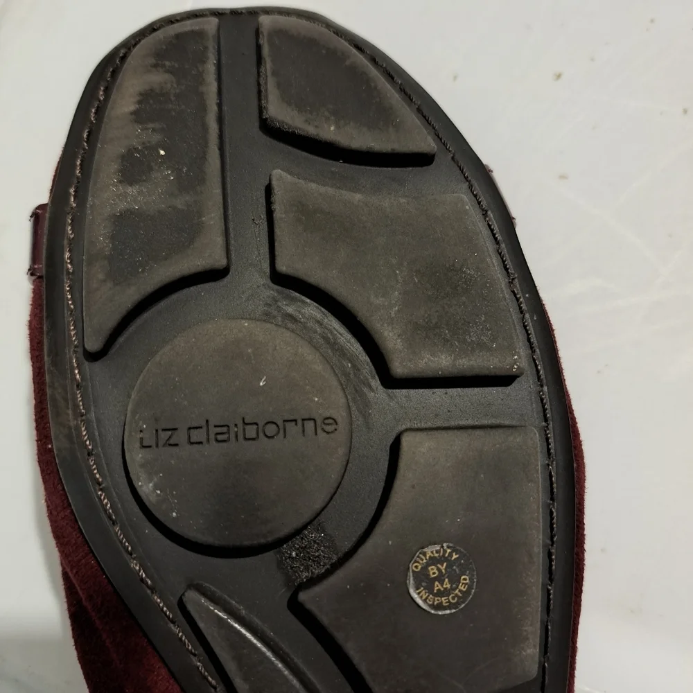 Liz Claiborne Flex Burgundy Suede Flat Shoe, 9M